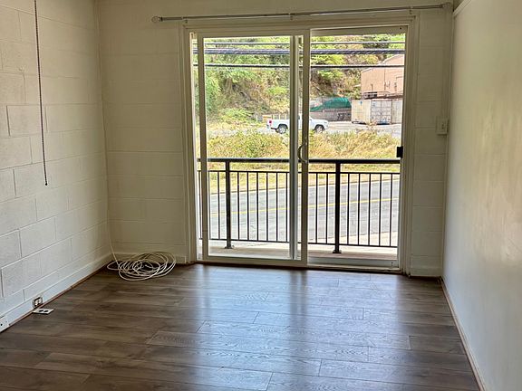 5th image of 986 Lower Main St APT 1