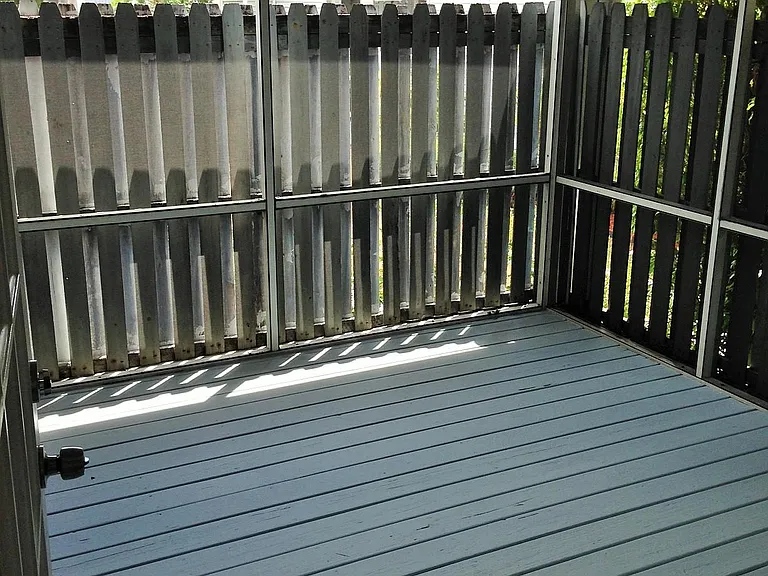Covered, screened lanai
