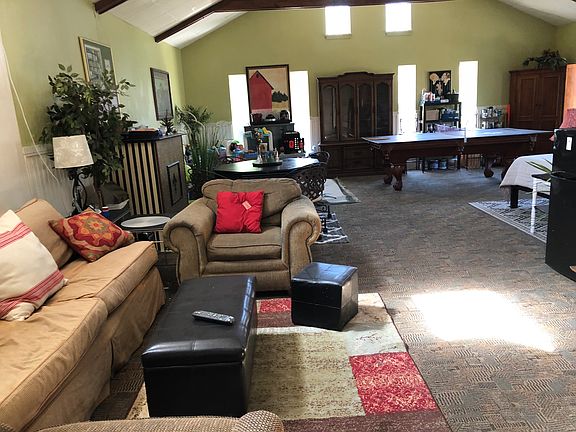 Back family room 1000+Sq ft