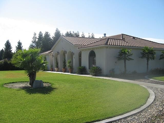1st image of 590 Saddleback Dr