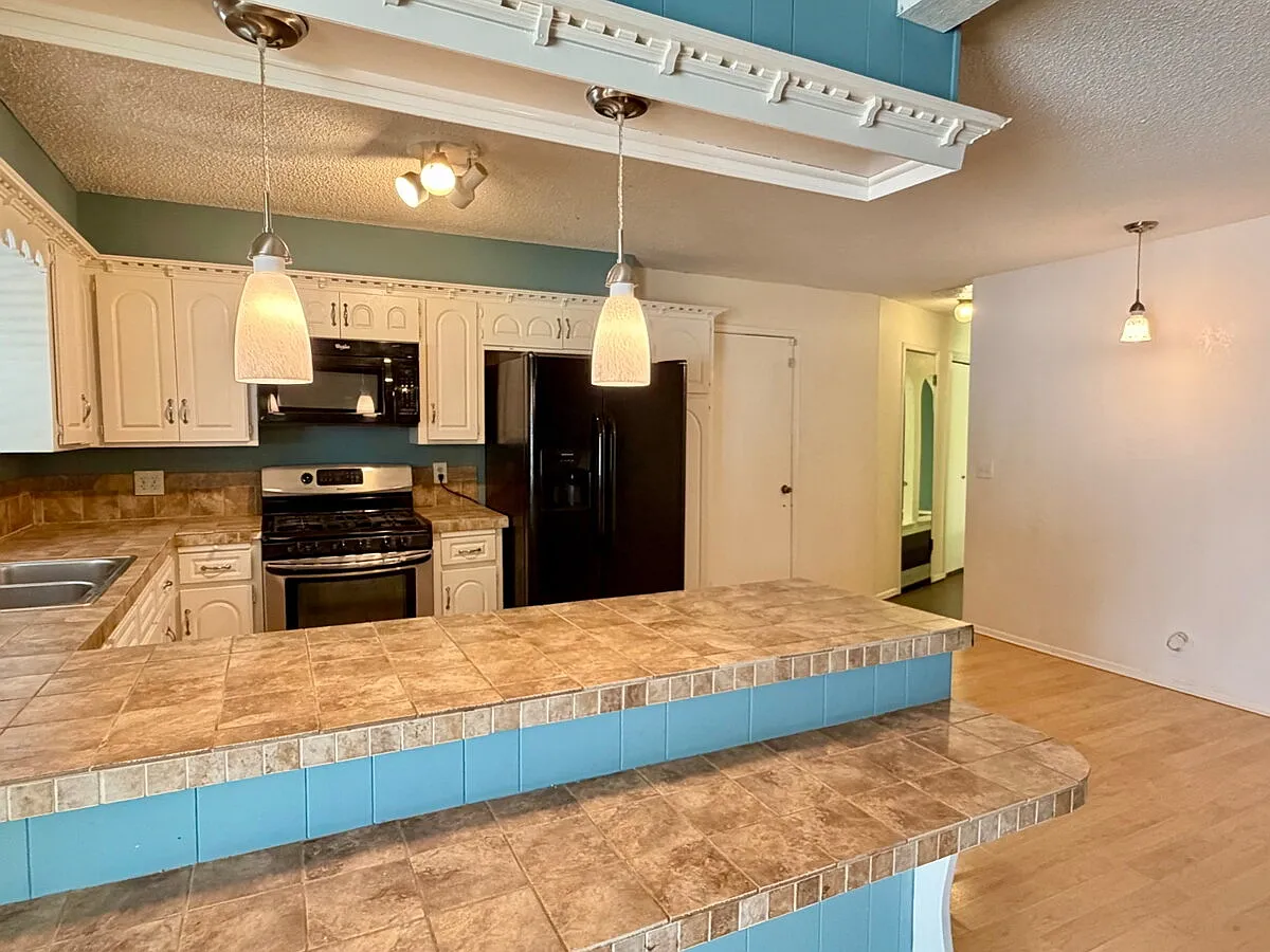 3 bed, 2.0 bath, 2028 sqft, $1,695 — Photo 4