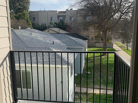 4th image of 6456 Balboa Blvd