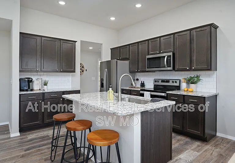 252 Rabbit Run St — Photo 1