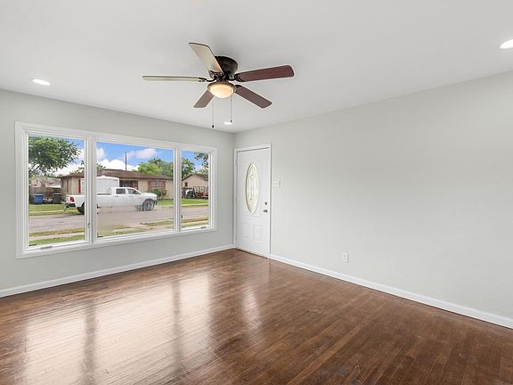 3rd image of 726 Collingswood Dr