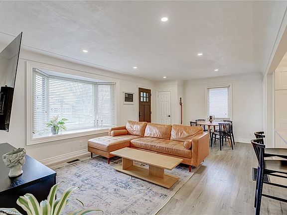 5th image of 185 Deschene Ave
