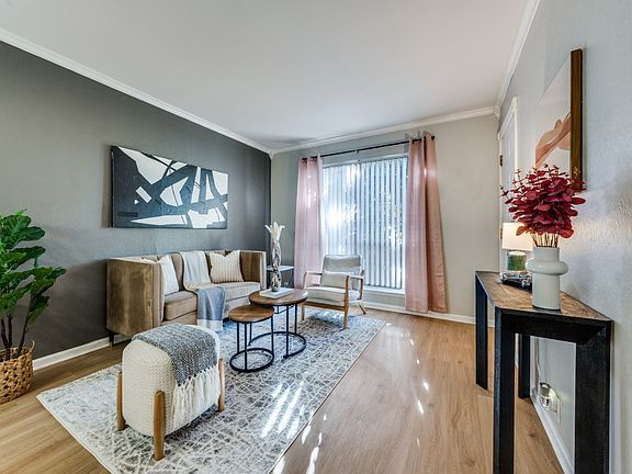 3rd image of 5212 Fleetwood Oaks Ave APT 202