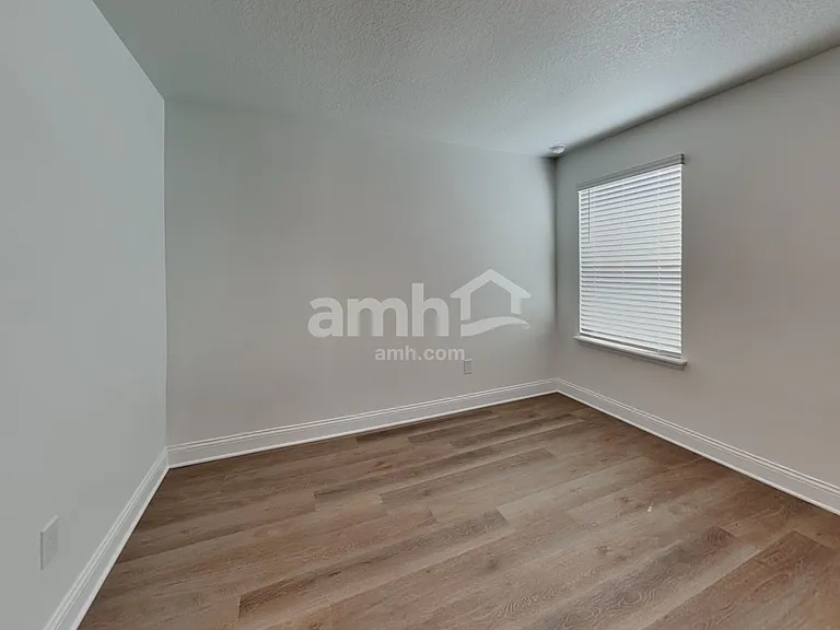 16381 Aubergine Aly — Photo 19