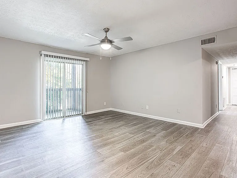 The Ellis Apartments — Photo 32