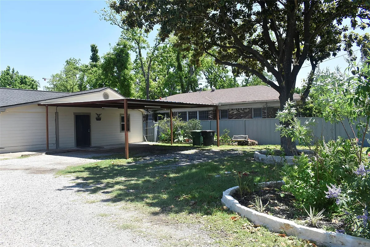Building Photo - 5922 Lavender St