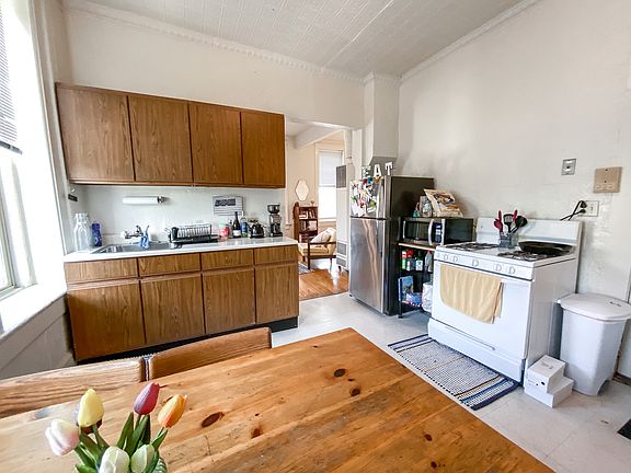 4th image of 1362 N Greenview Ave APT 2F