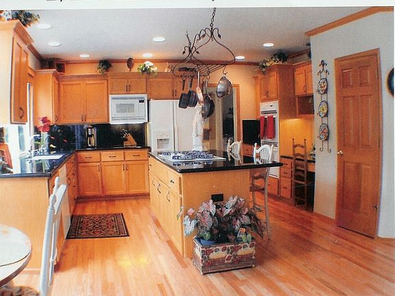 Kichen with Granite Counters