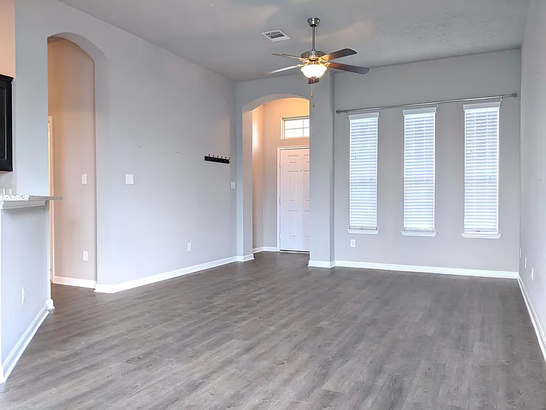 2040 Sorrento Ct — Photo 4
