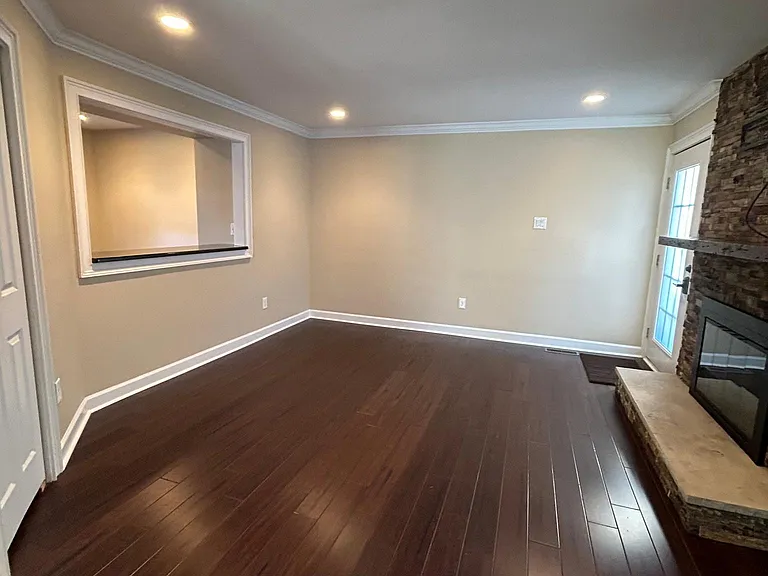 1423 Kathleen Ct — Photo 11