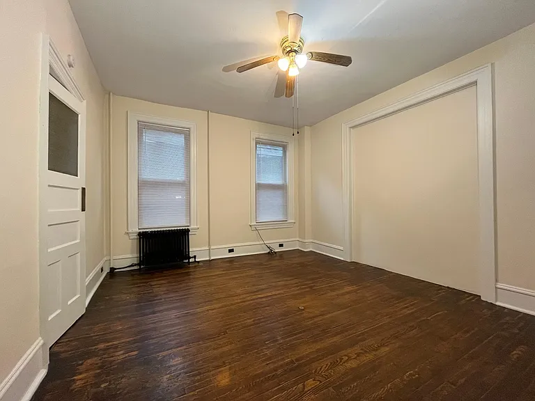637 W 4th St #2 — Photo 3