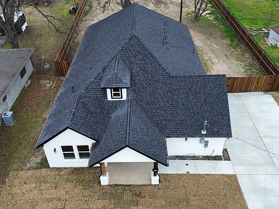 3rd image of 802 S Medora St
