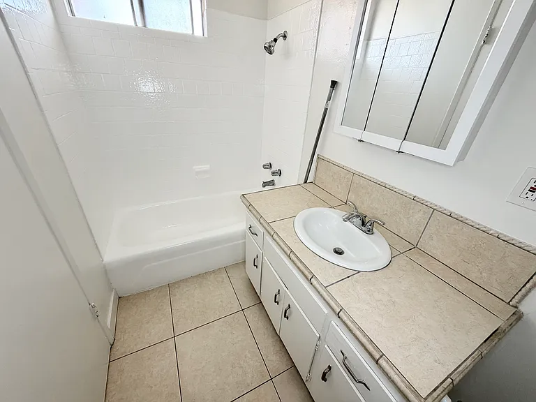 66 S Grand Oaks Ave — Photo 26