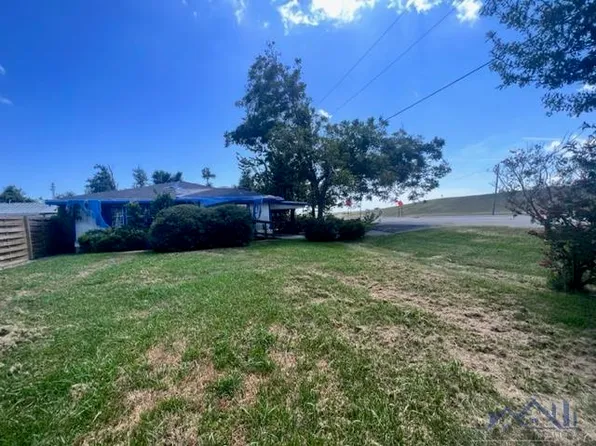 151 Lefort Ln, Golden Meadow, LA 70357