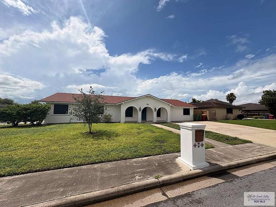 1st image of 3 Crownridge Dr