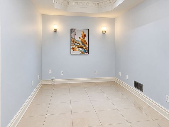 4th image of 42 Noble St #Basement