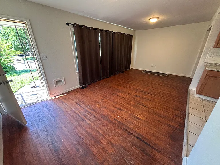 245 E Young Pl — Photo 30
