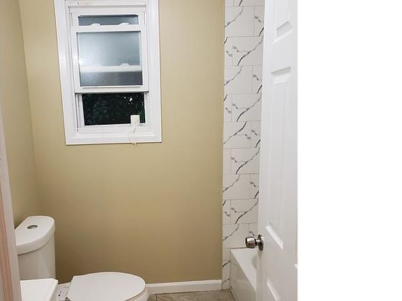 2nd image of 218 Bergen St Floor 2