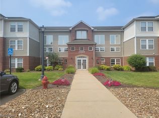 23003 Chandlers Ln APT 221, Olmsted Falls, OH 44138