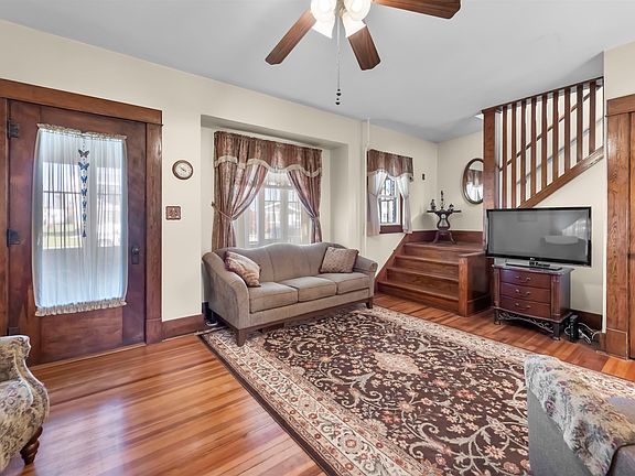 5th image of 209 E Highland Ave