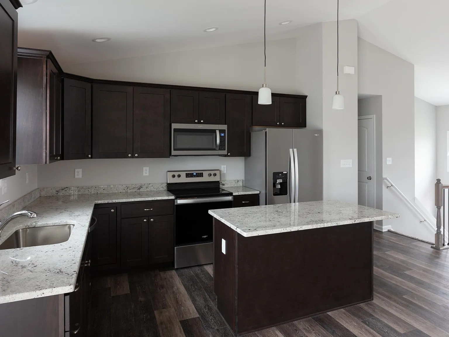 4 bed, 1992 sqft, $2,500 — Photo 4