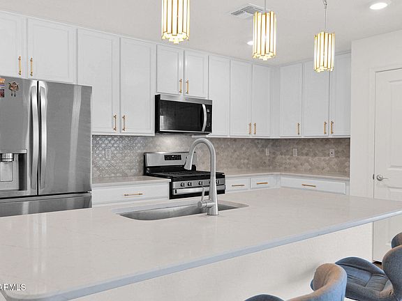 4th image of 2824 W MONTE Way