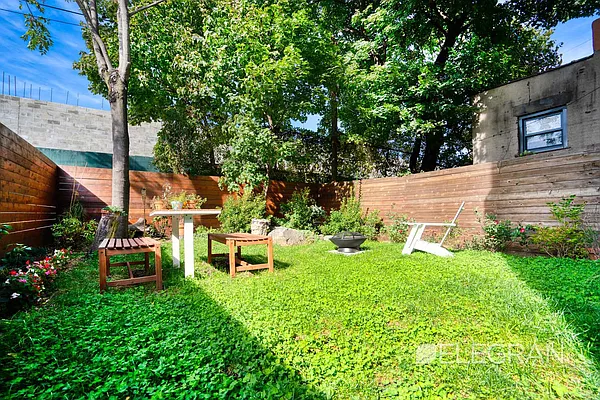 Sold by (Legacy) Elegran | media 4