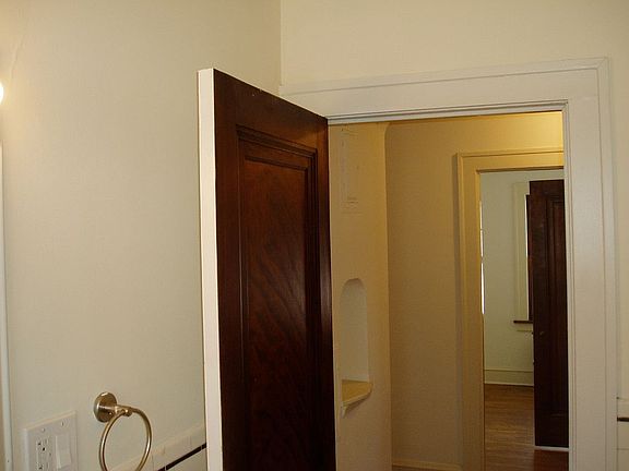 4th image of 1315 Hathaway Ave