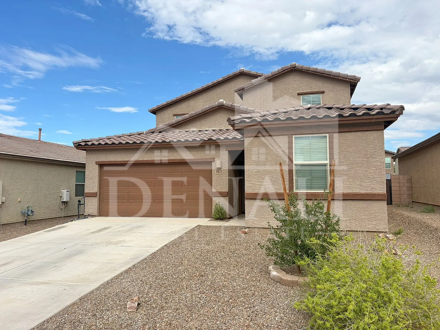 4 bed, 2.0 bath, 2208 sqft, $2,095 — Photo 2