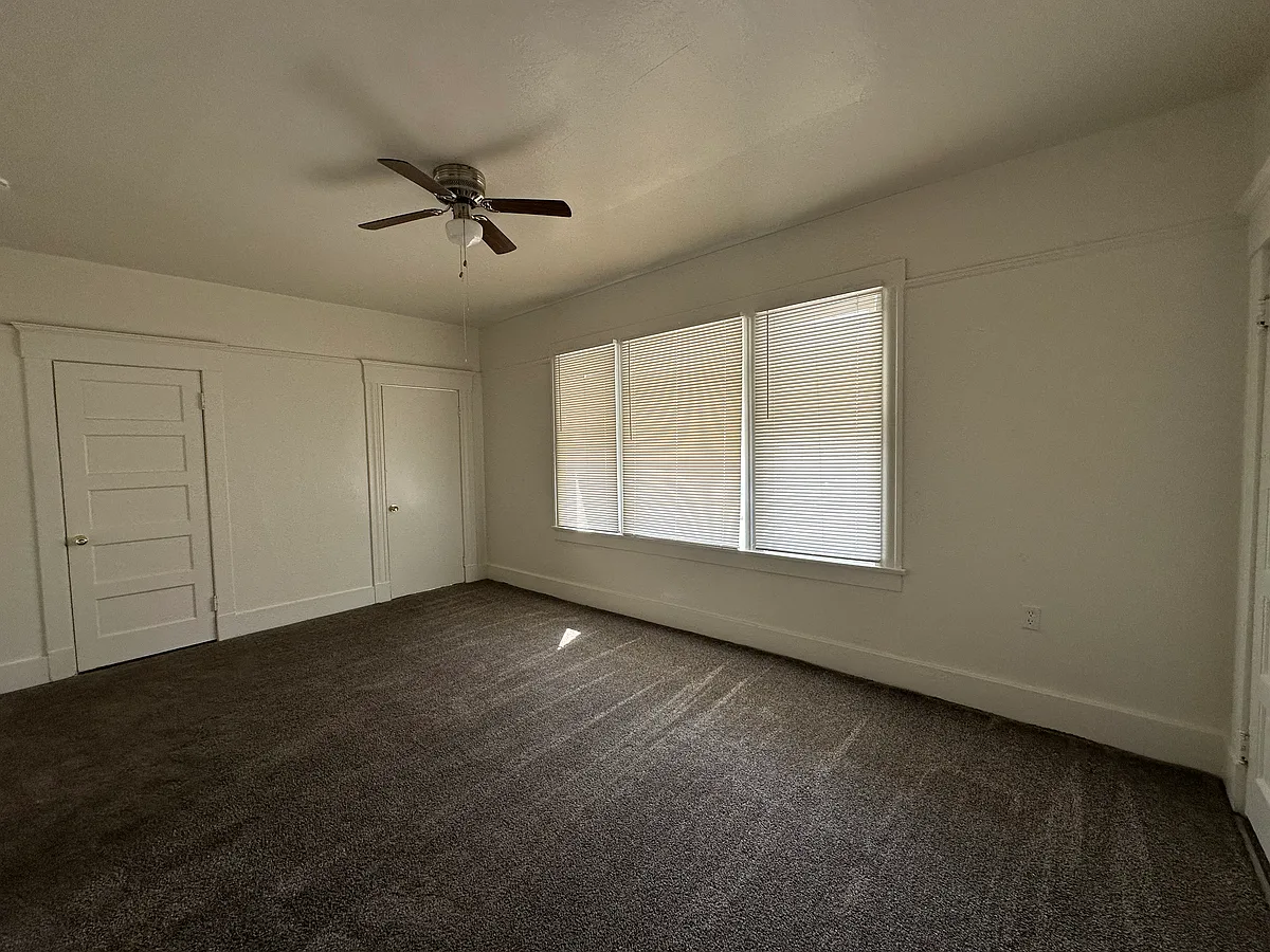 Building Photo - 910 N Park Ave #3