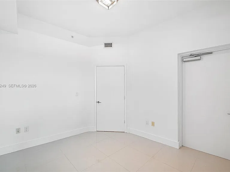 2020 N Bayshore Dr #3904 — Photo 15