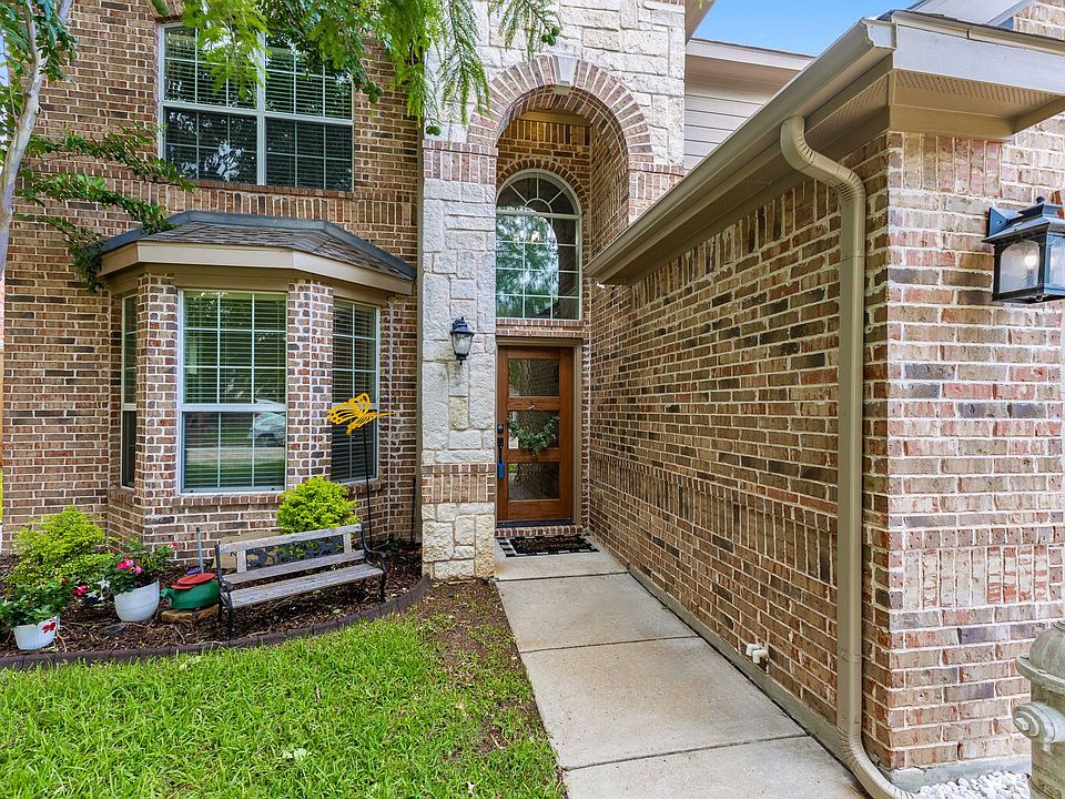 1st image of 2902 Holly Ln
