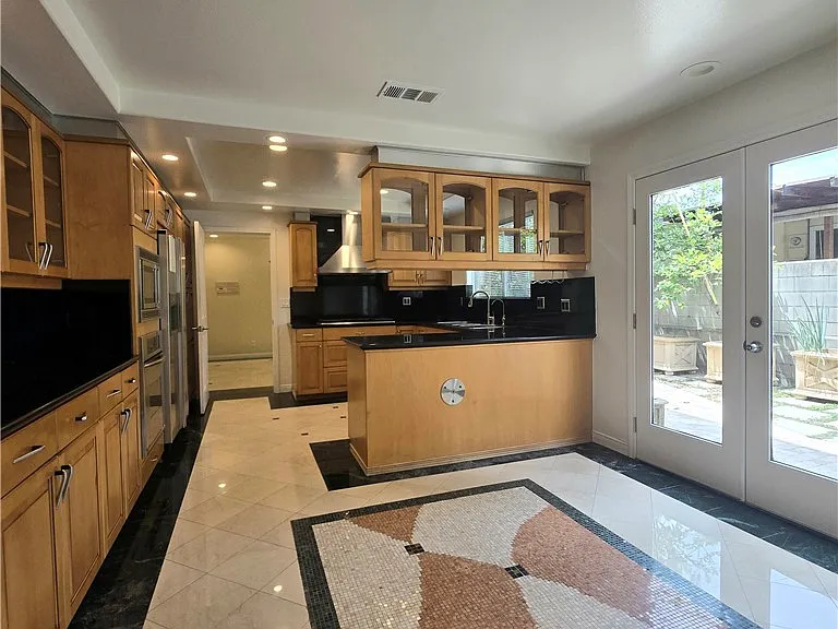 8219 Somerset Pl — Photo 12