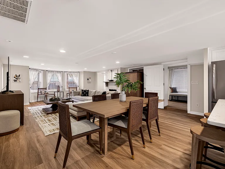 17 W Park Ave #2 — Photo 2