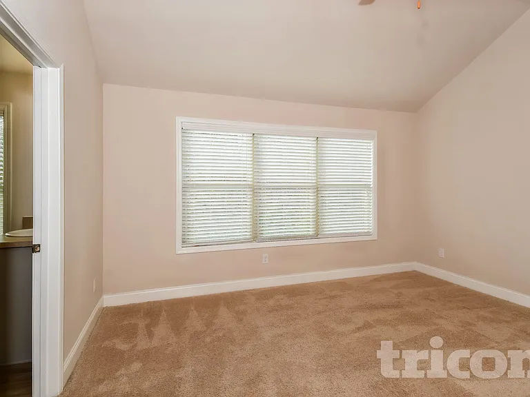221 Ireland Ln — Photo 9