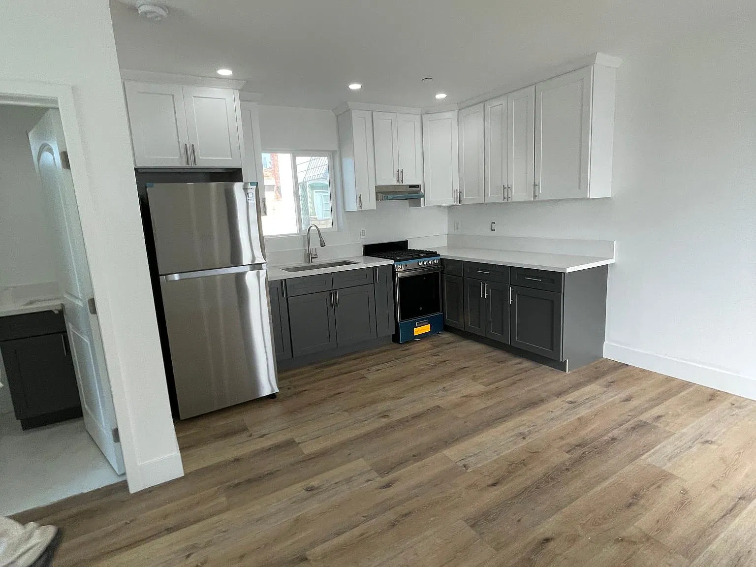 8600 1/2 Penfield Ave — Photo 2
