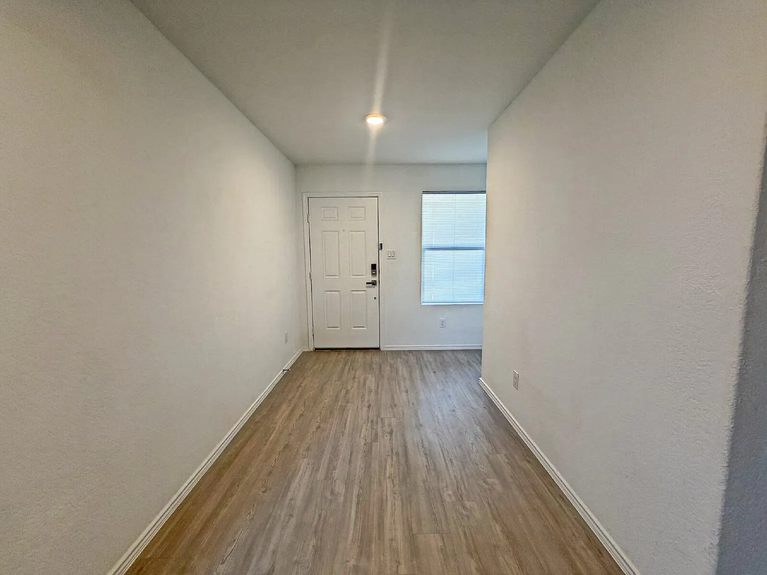 4 bed, 2.0 bath, 1627 sqft, $1,595 — Photo 3