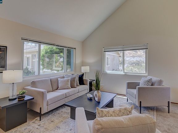 5th image of 585 Mount Dell Dr