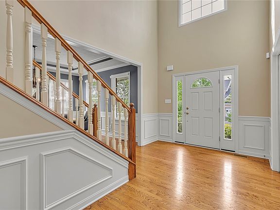 5th image of 404 Plum Ct