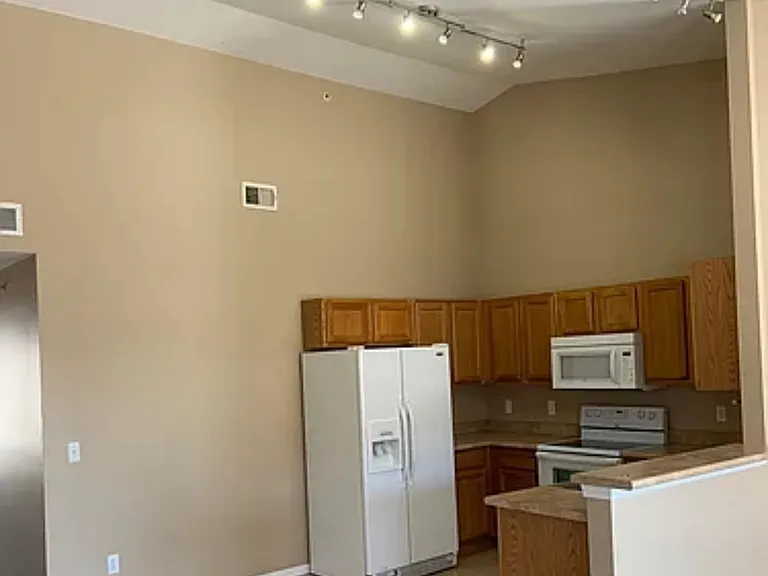 43021 Burlington Dr #101 — Photo 6