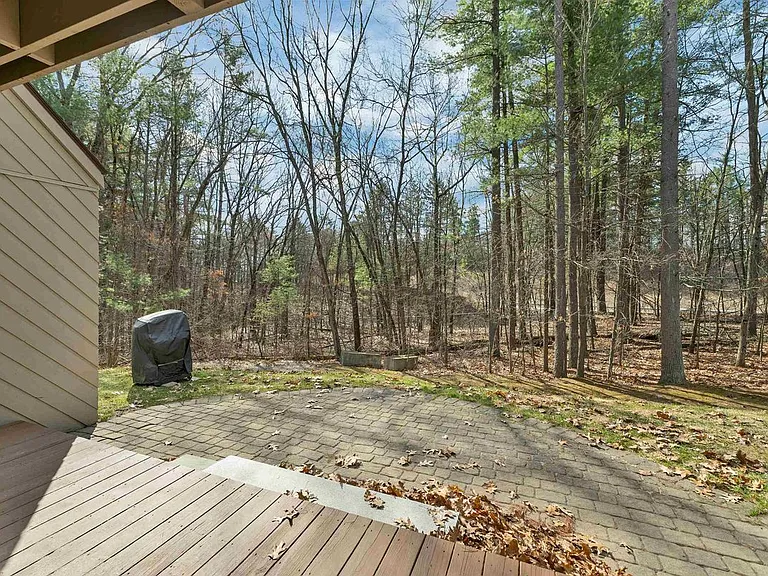 32 Suffolk Ct — Photo 15
