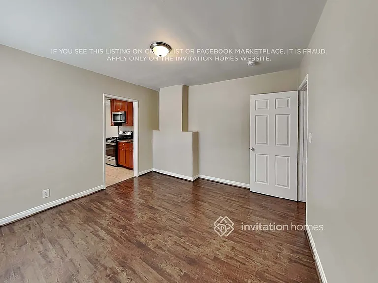 18601 Victory Blvd — Photo 10