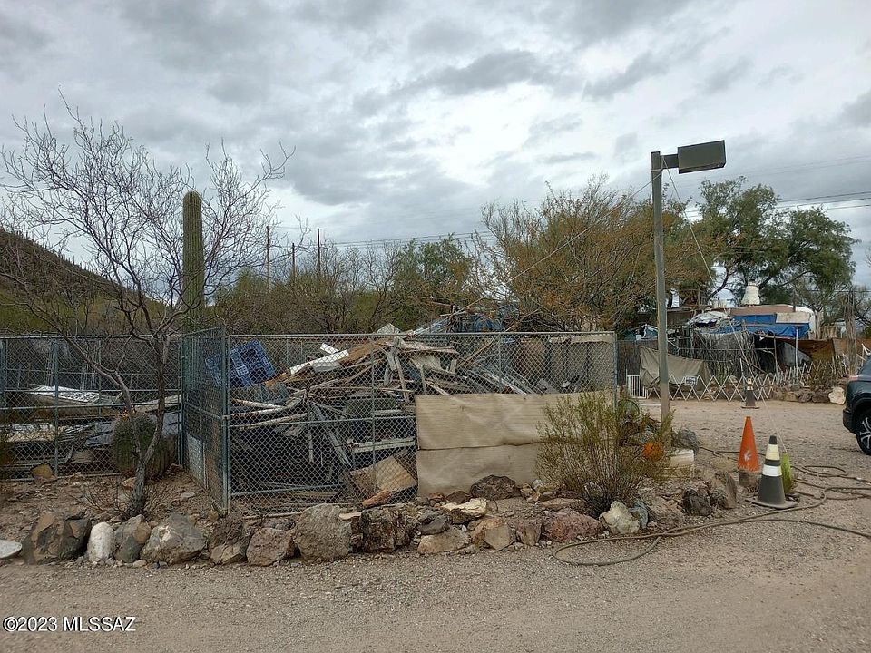 1st image of 1960 W Suburban Dr