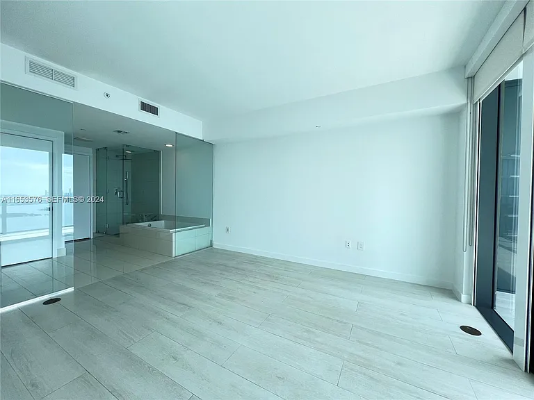 650 NE 32nd St #3305 — Photo 17