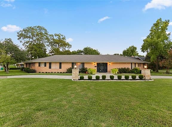 3rd image of 416 Brook Ln