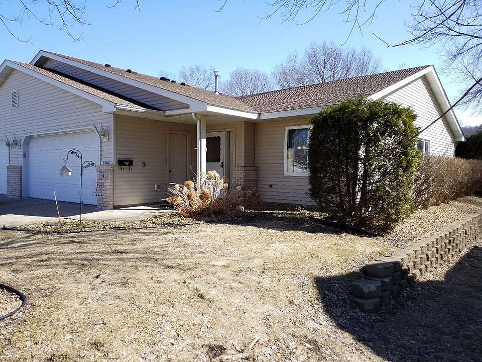 Private cul de sac 2 car 