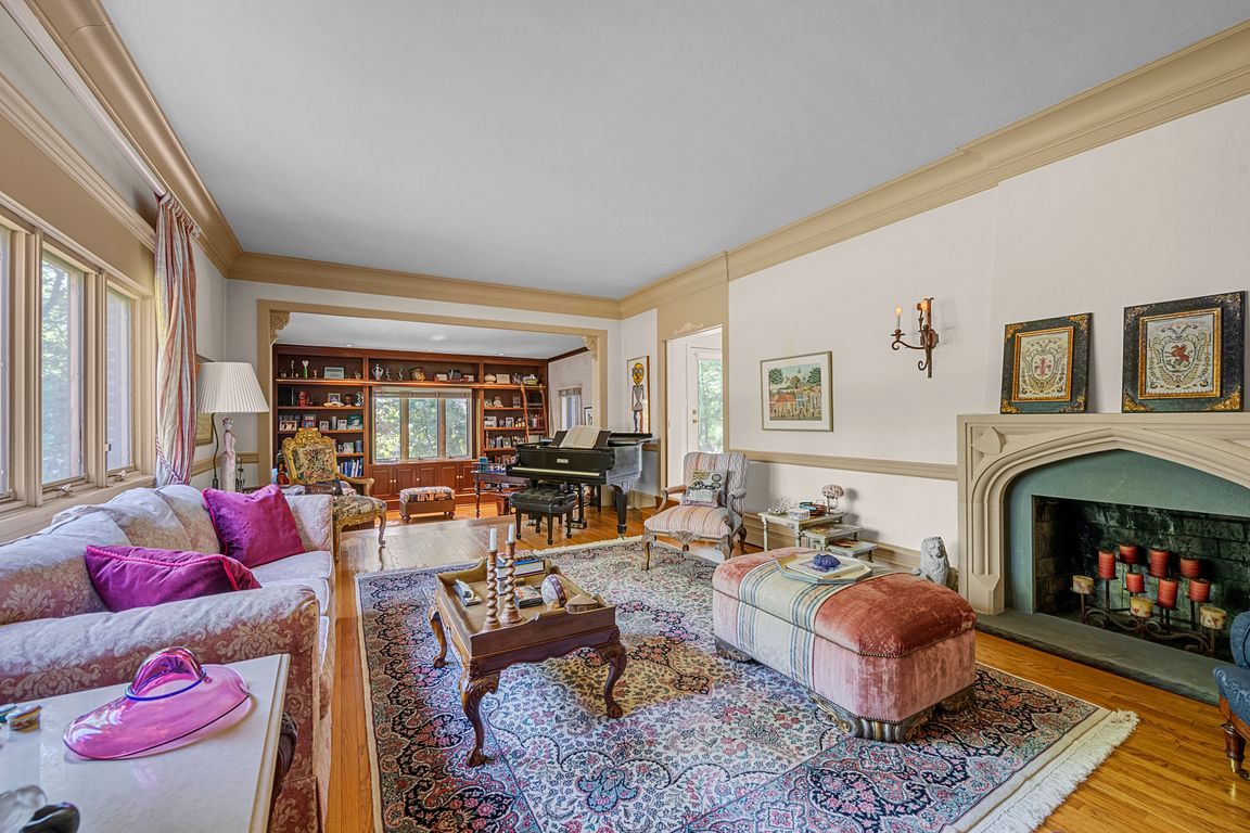05-Living Room